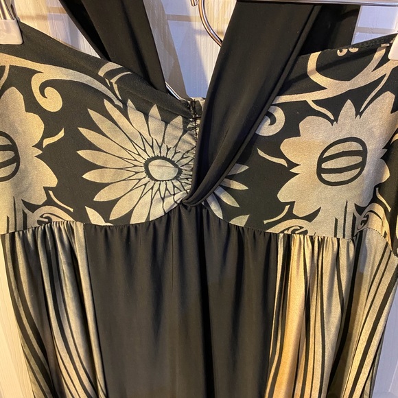 Maxi, stretchy, body fitting dress. - Picture 3 of 5